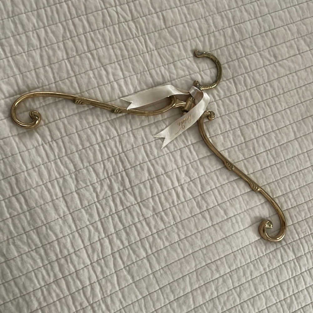Bridal hanger